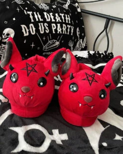 KILLSTAR Vampir Hausschuhe -Spooky Fun Günstiges Geschäft killstar vampir pluesch hausschuhe killstar slippers gothic hausschuhe gothic accessoires gothic homewear killstar vampir slippers 53076