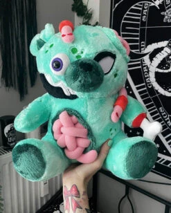 KILLSTAR Zombieal Plüschtier -Spooky Fun Günstiges Geschäft killstar zombieal pluesch tier undead teddy killstar kreeptures gothic kuscheltier gothic accessoires und geschenkideen 53720