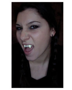 Scarecrow Vampirzähne UV Aktiv Regulär 5 Scarecrow Vampirzähne UV Aktiv Regulär -Spooky Fun Günstiges Geschäft scarecrow vampir zaehne glow in the dark leuchtende vamirzaehne 18966 03 a16487e187